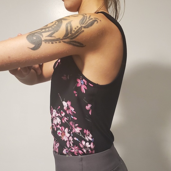 Subtle sequin and flower tank - Picture 2 of 7